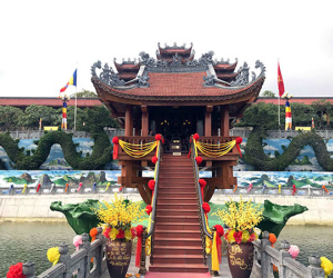 Chùa Ba Vàng vắng khách bất thường, bà Phạm Thị Yến cũng vắng mặt