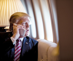 Trump có thể 'giải cứu' Apple khỏi lệnh cấm bán iPhone tại Mỹ