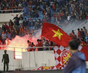 VFF đối diện án phạt khi để CĐV quá khích đốt pháo sáng trên SVĐ Mỹ Đình