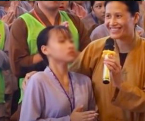 Cô gái co giật trong các clip 'vong nhập' ở chùa Ba Vàng nói gì?
