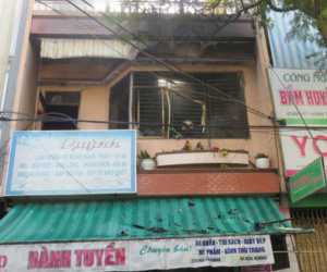 Nam thanh niên liều mình lao vào đám cháy cứu 2 cụ già