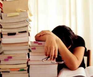 Nhiều lúc tôi muốn tự tử để khỏi chịu áp lực học hành từ mẹ