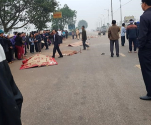 Ảnh: Xe khách đâm vào đoàn người đưa đám ma, 10 người thương vong