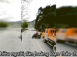 Video: Người dân tháo chạy trước ngọn núi lở ở Trung Quốc