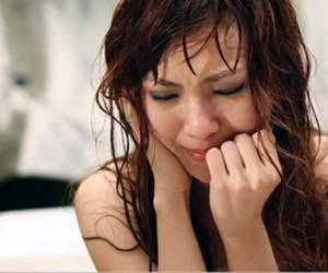 Quá sốc và sợ hãi, tôi vội vã để lại đơn ly hôn và bỏ đi ngay sau khi đọc được tin nhắn của chồng với vợ cũ