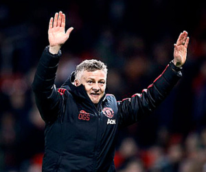 Các huyền thoại Man Utd chúc mừng Solskjaer