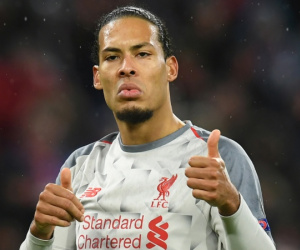 Van Dijk chuẩn bị... ra đường khi MU bổ nhiệm Solskjaer