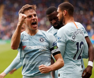 Azpilicueta ghi bàn trong thế việt vị, Chelsea ngược dòng may mắn