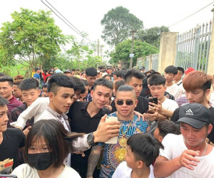 Hết Khá 'bảnh', đến lượt 'thánh chửi' Dương Minh Tuyền được chào đón như sao hạng A