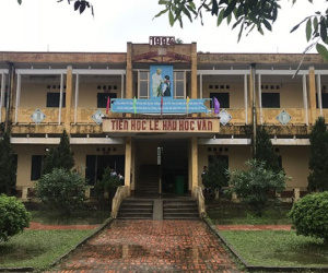 Bốn nữ sinh hành hung bạn chưa trở lại trường học