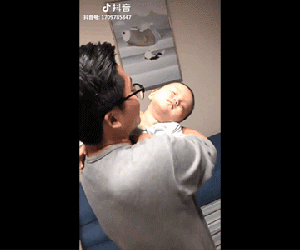 Cần gì Cá tháng Tư khi trẻ luôn có những cú lừa ngoạn mục: Đã ngủ say lắm rồi nhưng khi đặt xuống giường thì thế này
