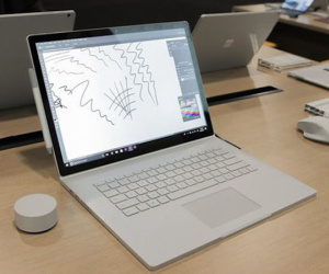 Microsoft ra mắt Surface Book 2 với CPU lõi tứ mới nhất từ Intel