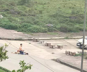 Video: Nam thanh niên đâm chết bạn gái trước mặt cảnh sát