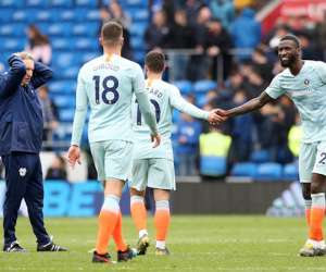 Cay cú trọng tài, HLV Cardiff tuyên bố dùng đội U23 đá với Man City