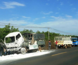 Gia Lai: Xe tải bốc cháy dữ dội trong lúc tài xế đi vệ sinh