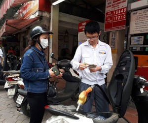 Giá xăng hôm nay 2/4: Không thể kìm, vào đợt tăng mạnh