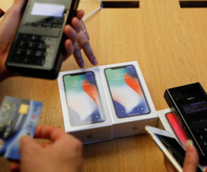 iPhone X, Louis Vuitton, BMW... đồng loạt giảm giá tại Trung Quốc