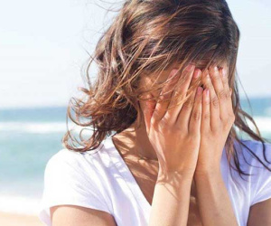 Ngày đầu tiên nhận việc, em đã bỏ chạy khi bị sếp gọi vào xe ô tô riêng và có hành động đáng ghê tởm