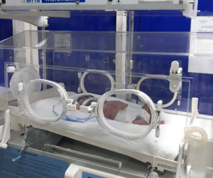 Nữ sinh ở Quảng Bình tự đẻ rồi bỏ con vào nhà vệ sinh