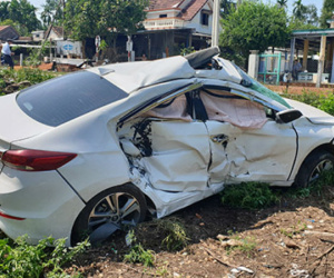 Tàu hỏa tông ôtô văng hơn chục mét ở Quảng Nam