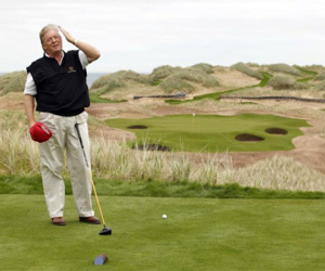 Chuyện Donald Trump gian lận trong golf được viết thành sách