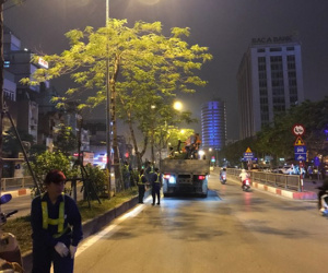 Hà Nội lý giải gì về việc bất ngờ chặt hạ hàng loạt cây phượng trong đêm?
