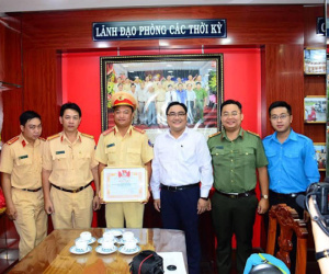 CSGT kể lúc chặn 2 ôtô, phát hiện gần 900 kg ma túy ở Sài Gòn