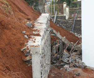 Nghệ An: Sập kè đá chống sạt lở làm 3 phụ nữ và 1 trẻ em bị thương nặng