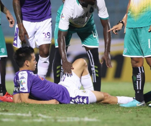 Văn Quyết chấn thương nghỉ 4 tuần sau pha đá hỏng penalty ở AFC Cup
