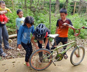 Xe đạp không phanh của cậu bé Sơn La đấu giá được 103 triệu