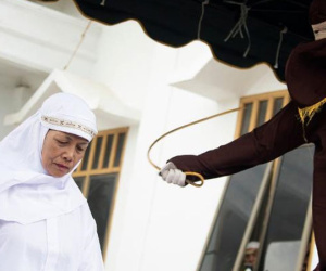 Brunei áp luật ném đá đến chết người đồng tính: Quá sợ ra đường