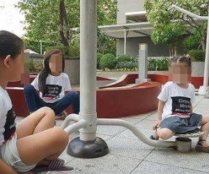 Dân Galaxy 9 mặc áo đồng phục lên án hành vi sàm sỡ bé gái