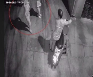 Nghi vấn bé gái bị người đàn ông dâm ô trong hẻm tối ở Hà Nội: Công an vào cuộc trích xuất camera