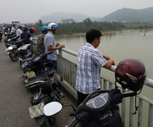 Nữ kế toán trường mầm non nhảy xuống sông Lam sau cuộc điện thoại