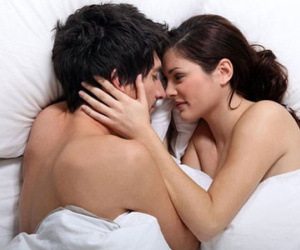 Chất lượng giấc ngủ ảnh hưởng sức khỏe tình dục thế nào?