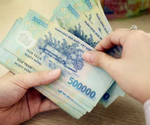 Chưa con cái, lương 20 triệu/tháng không đủ tiêu: Vợ chồng trẻ khủng hoảng
