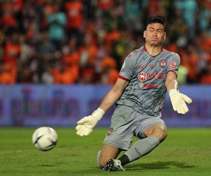 ‘Muangthong United có những tài năng như Đặng Văn Lâm, Teerasil Dangda mà lại xếp cuối bảng thì thật kỳ lạ’