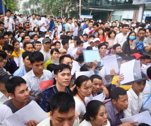 Nghìn người xếp hàng từ 3h sáng xin visa Hàn Quốc