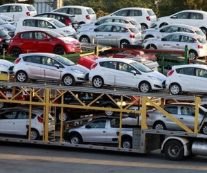 Ô tô nhập khẩu ùn ùn về Việt Nam, thuế thu được tăng hàng nghìn tỷ đồng