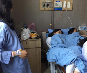 Tình nghĩa chị em có bền lâu: Đi thăm bạn ốm, 3 nữ sinh chiếm luôn giường bệnh nằm ngủ ngon lành