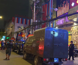 Cảnh sát phong tỏa, đang khám xét quán karaoke của Phúc XO