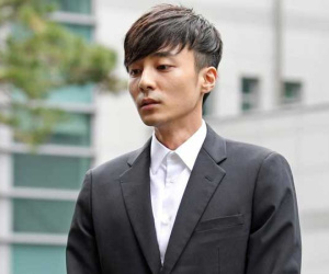 'Hoàng tử sơn ca' chính thức trình diện cảnh sát vì tội quay clip sex: Mặt hốc hác, phóng viên đông đến ngỡ ngàng