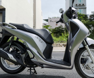 Honda SH mới về:Đắt gần bằng ô tô, dân buôn chém tiền chênh