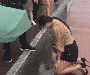 Khinh chị gái làm nghề hèn hạ, ngày chị qua đời tôi ân hận đã muộn màng