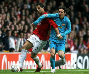 Lần gần nhất thi đấu tại Old Trafford, Messi đã hành hạ hàng thủ MU như thế này đây
