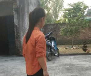 Trên đường đi học, thiếu nữ bị nam thanh niên lạ mặt ép vào chỗ vắng để hãm hiếp