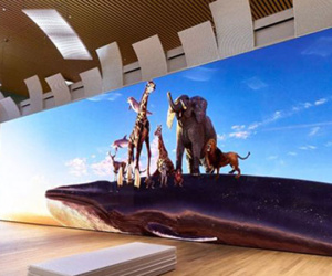 Màn hình Sony 16K to bằng bốn chiếc xe buýt