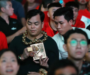 Trước khi bị bắt, Phúc XO trả 15 triệu đồng/tháng cho vệ sĩ đi dạo và đỡ vàng trên cổ