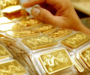 Giá vàng hôm nay 12/4: USD tăng, vàng tụt giảm