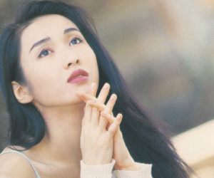Lê Tư hồi trẻ đẹp thế nào mà Trương Bá Chi phải nói: 'Ở Hong Kong tôi chỉ thừa nhận cô ấy đẹp hơn tôi'